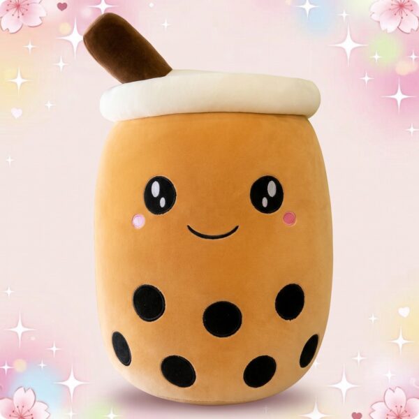 Une peluche kawaii géante bubble tea marron, avec un sourire, de grands yeux brillants et des perles noires, sur un fond rose doux avec des étoiles et des fleurs.
