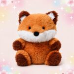 Une peluche renard kawaii toute douce à câliner orange et blanche, assise avec de petites pattes rondes, sur un fond pastel décoré d’étoiles et de cœurs.
