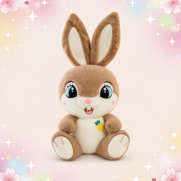 Une peluche lapin Kawaii aux grands yeux et grandes oreilles, assise sur un fond rose décoré d’étoiles et de fleurs, avec un petit motif de carotte sur le ventre.
