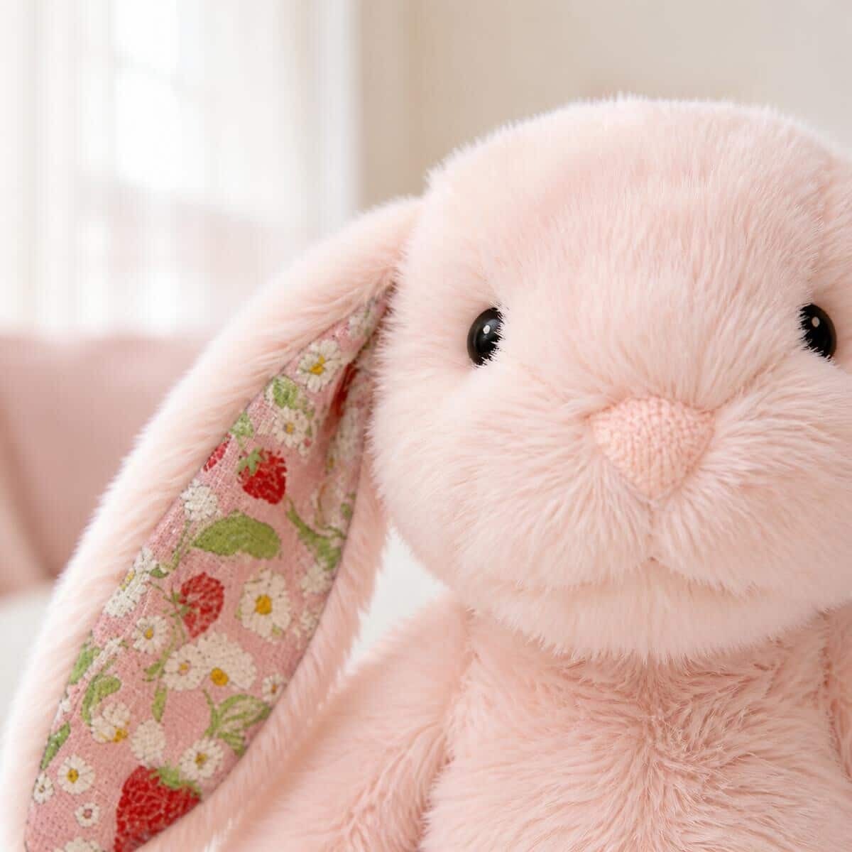 Peluche lapin Kawaii aux oreilles à motifs colorés – Image 2