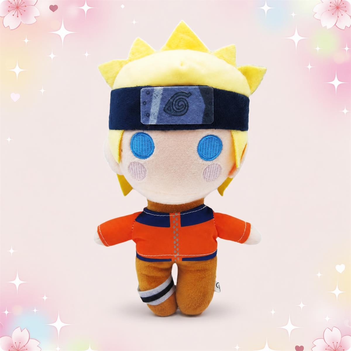 Une peluche Naruto Uzumaki 23 cm représentant un petit personnage blond en tenue orange, avec bandeau bleu, sur un fond rose décoré d’étoiles et de cœurs.