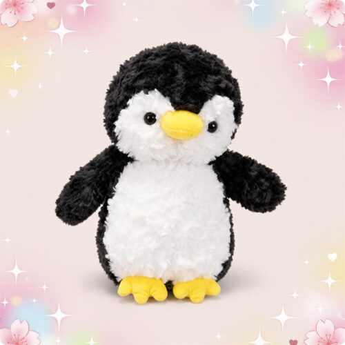 Une peluche pingouin fluffy noire et blanche, toute douce, avec un bec et des pattes jaunes, posée sur un fond rose pastel avec des étoiles et des cœurs.