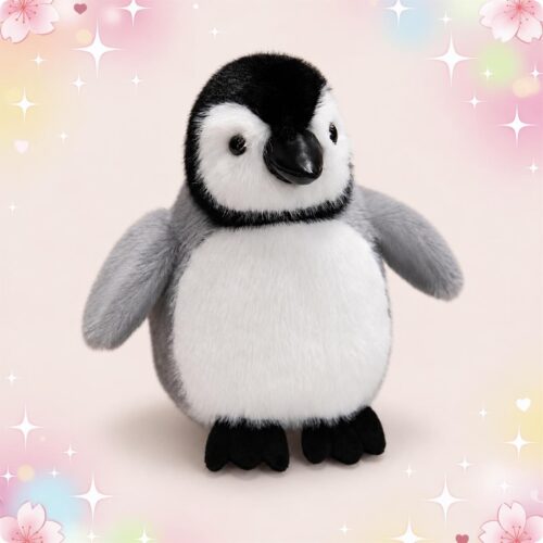Une peluche pingouin mignon et moelleux, avec un ventre blanc, des ailes grises et un petit bec noir, posée sur un fond rose pastel avec des cœurs et des étoiles.