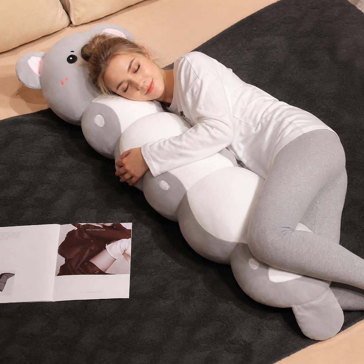Peluche Koala grise en forme de long coussin doux – Image 2