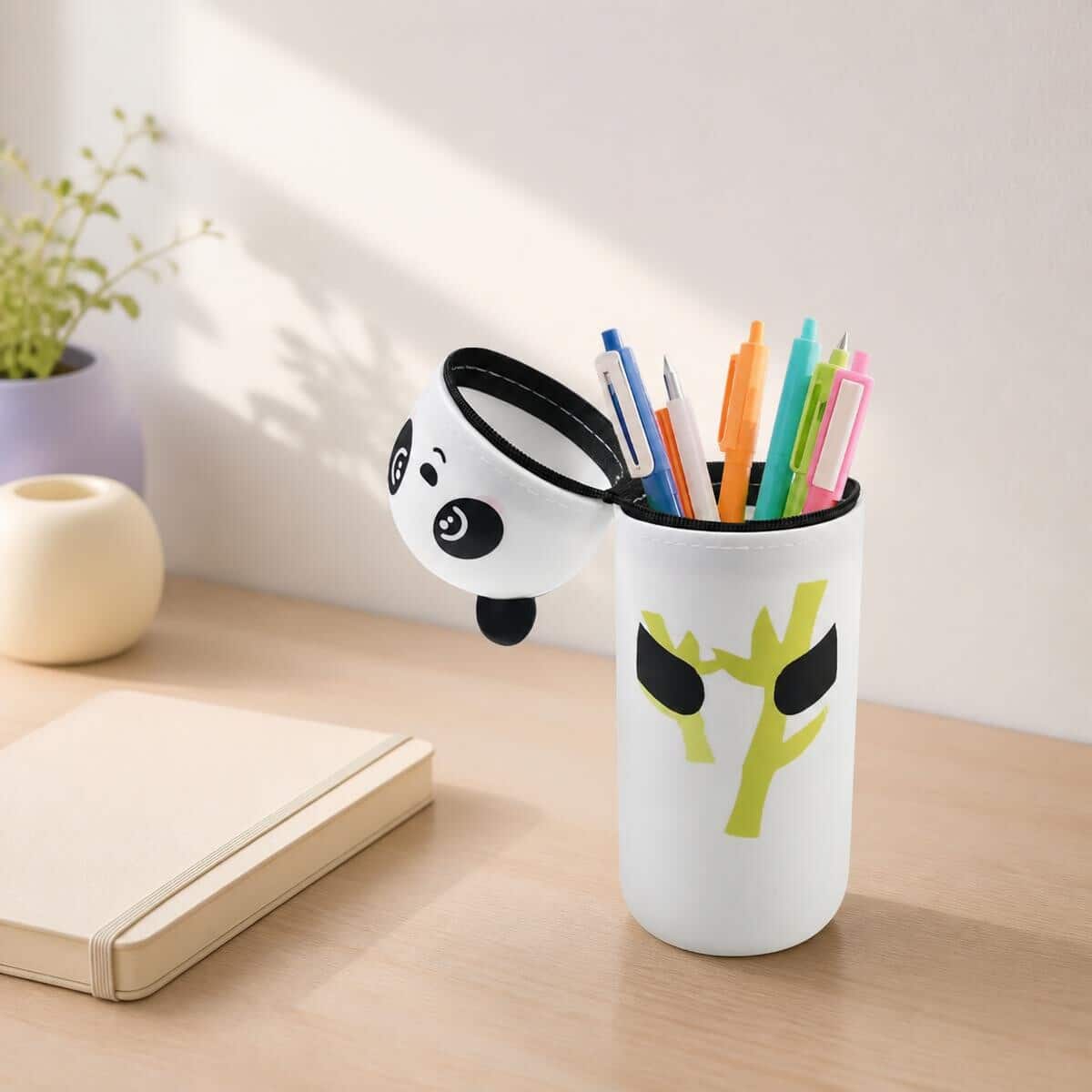 Trousse Kawaii panda en silicone blanc au motif bambou – Image 4
