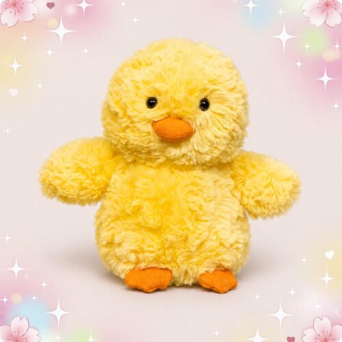 Une peluche canard fluffy jaune toute douce avec un bec et des pattes orange, posée sur un fond pastel décoré de petites étoiles et de cœurs.