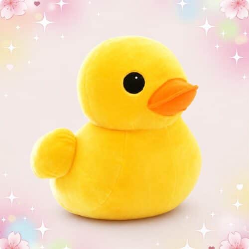 Une peluche canard jaune grand format toute ronde, avec un bec orange et un fond rose décoré d'étoiles et de cœurs.
