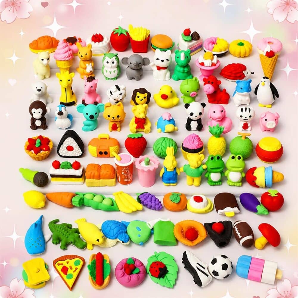 Un assortiment de Gomme Kawaii animaux assortiment 60 pièces en sachet individuel, avec de petites gommes colorées en forme d’animaux, de fruits, de desserts et d’objets, posées sur un fond rose doux.