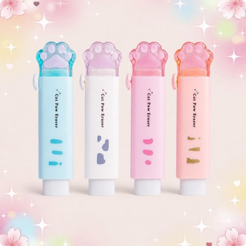 Quatre gommes Kawaii rétractable en forme de patte de chat, en bleu, blanc, rose et orange, posées sur un fond pastel décoré de cœurs et d’étoiles.
