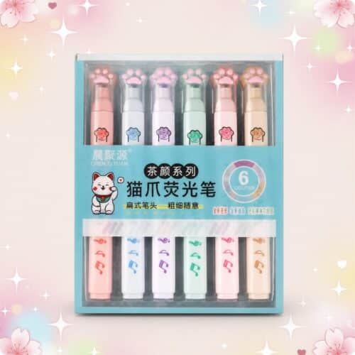 Un lot de 2 paquets de feutres Kawaii couleur thé présenté dans une boîte bleue, avec 6 feutres pastel à motifs de patte de chat, sur un fond rose doux.