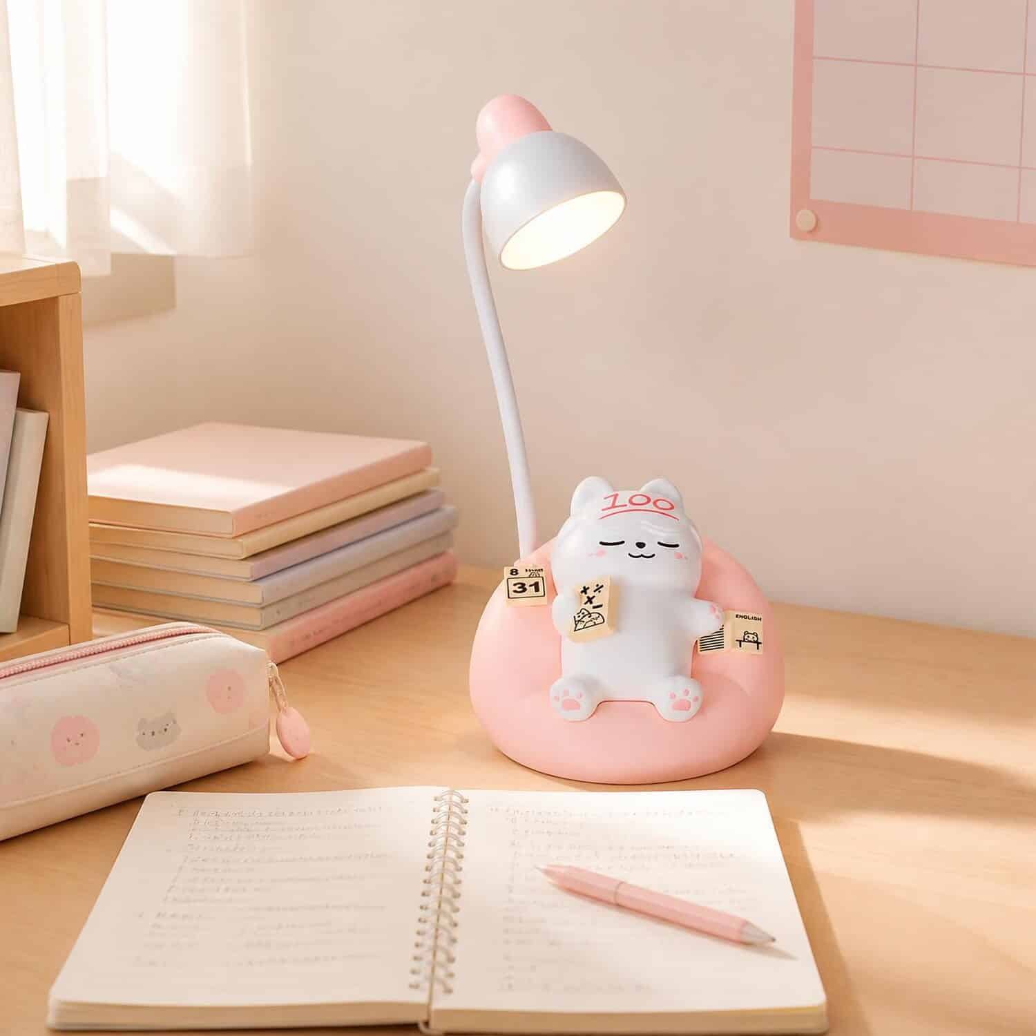 IMG_08_20_lampe_kawaii_forme_chat_bureau_etudiant_2.jpg