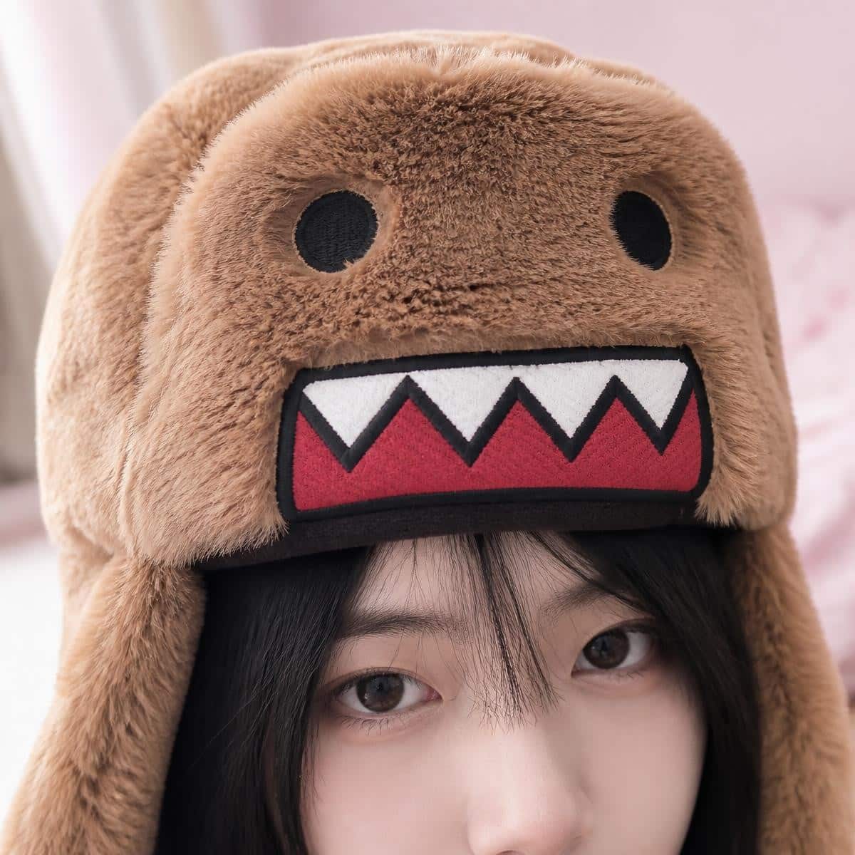 Bonnet Kawaii Domo Kun en fourrure à oreillettes – Image 4
