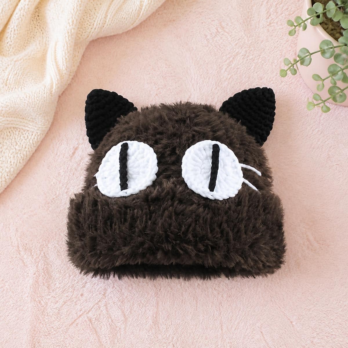 Bonnet Kawaii moelleux à oreilles de chat et grands yeux – Image 4