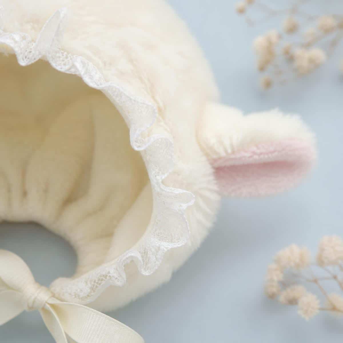 Bonnet Kawaii peluche à oreilles agneau et dentelle – Image 4
