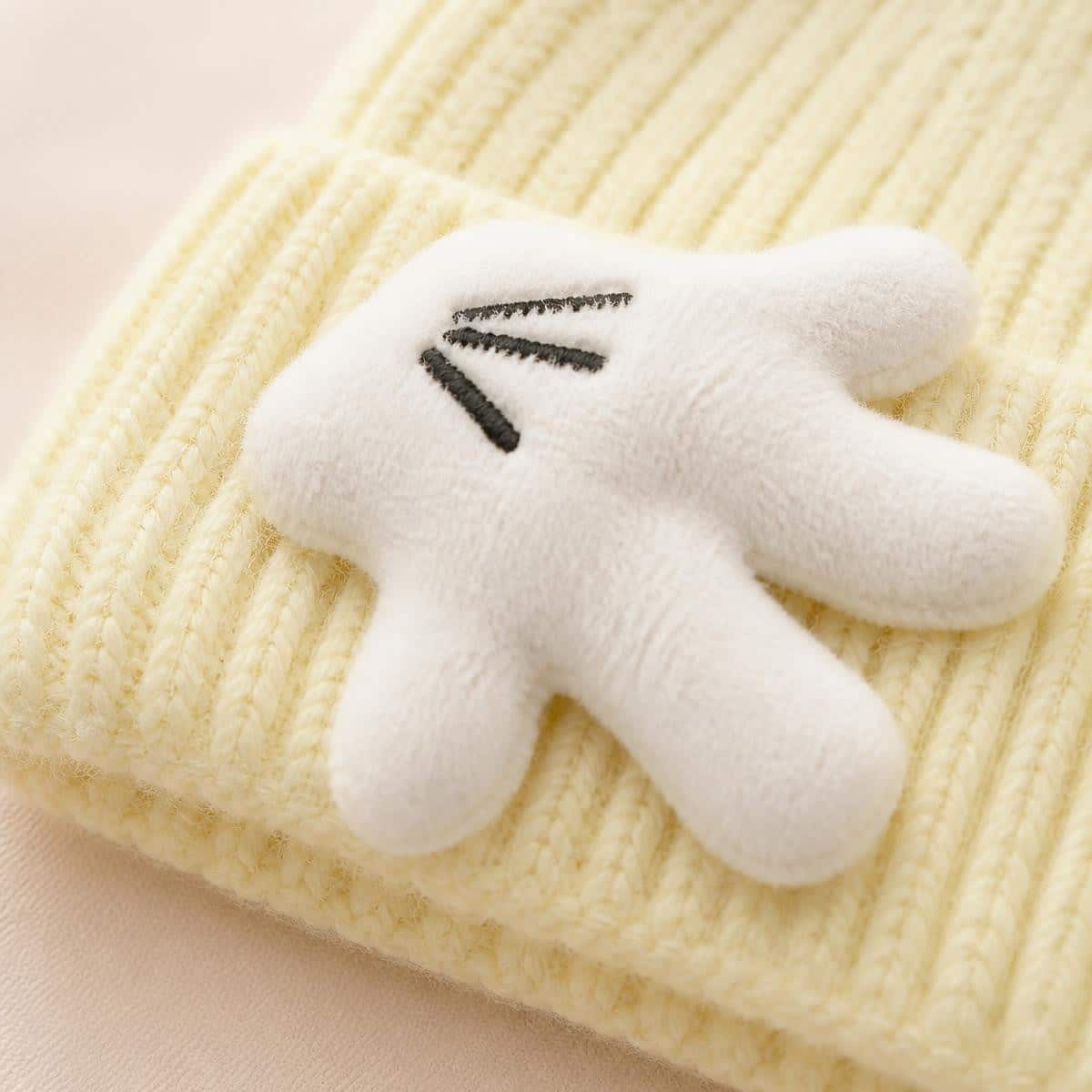 Bonnet Kawaii tricoté à oreilles et mains de souris – Image 3