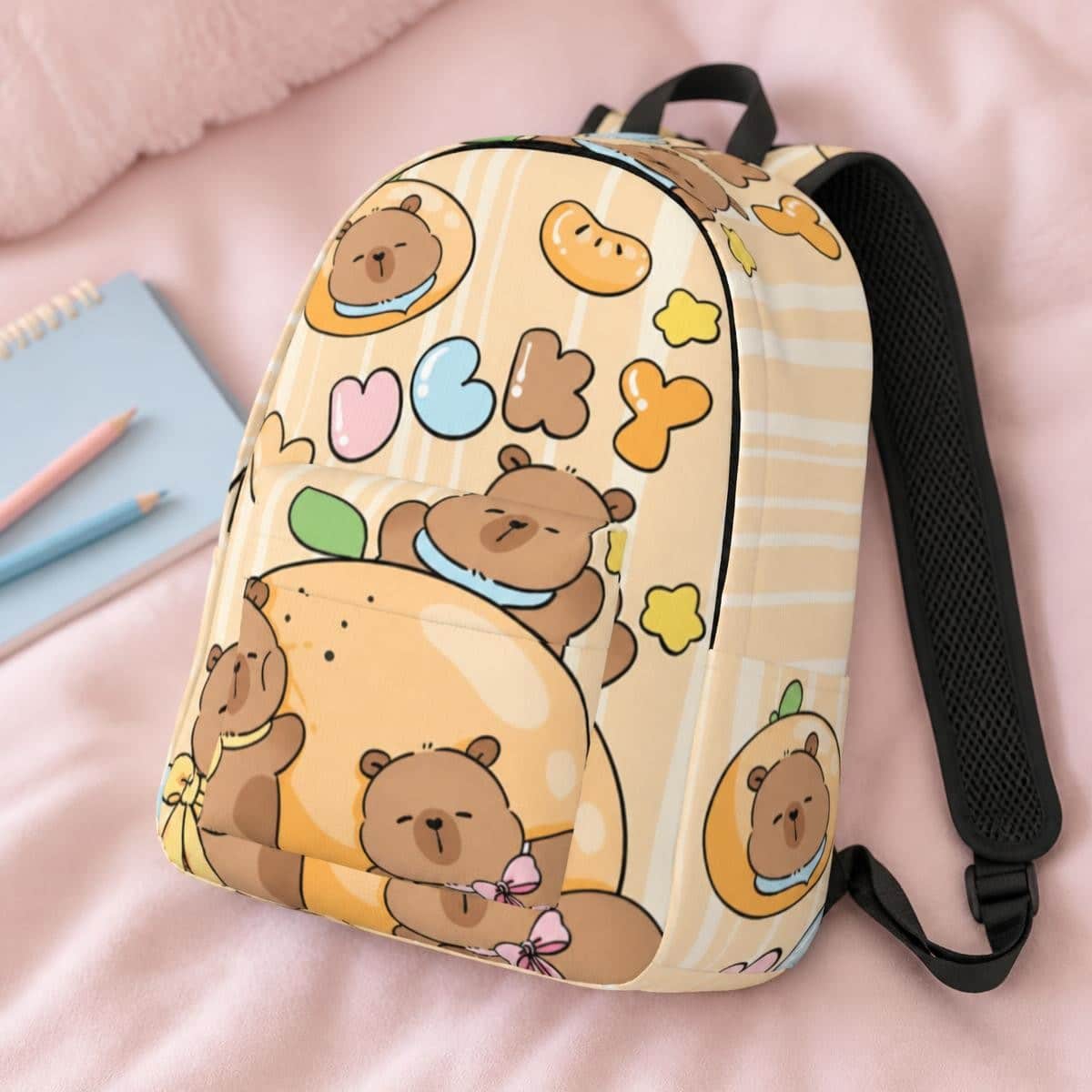 Sac à Dos Kawaii capybaras sur fond rayé jaune – Image 3