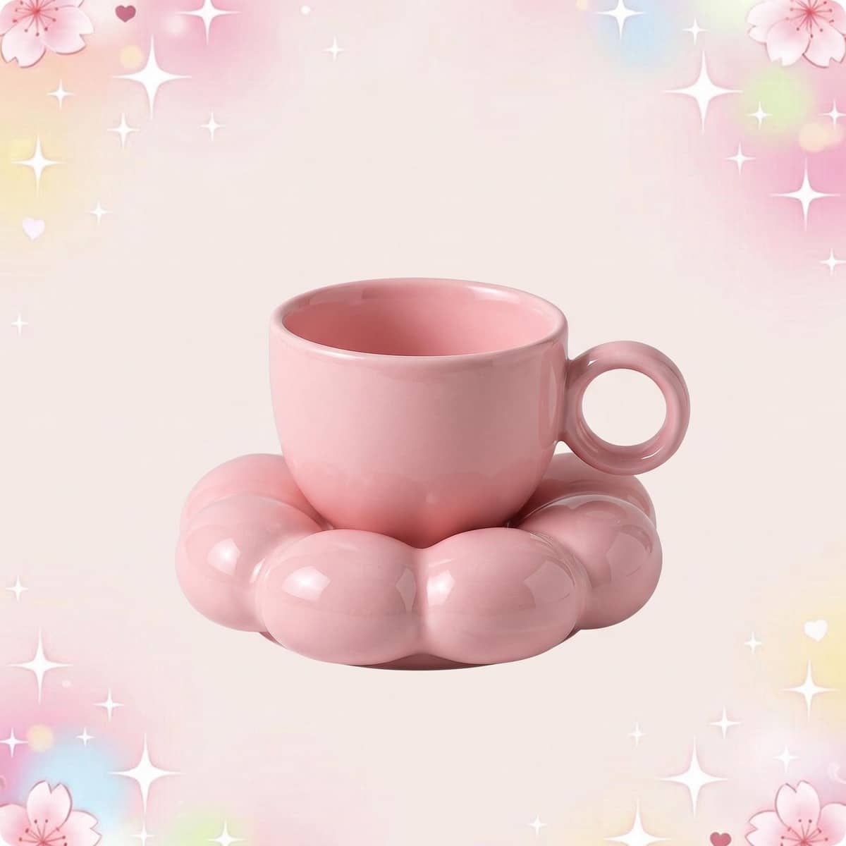 Une tasse kawaii coloris pastel à soucoupe décorative rose, posée au centre sur un fond doux avec des petites étoiles et des fleurs.