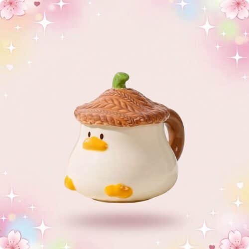 Un mug kawaii canard mignon en forme de petit canard, avec un couvercle gland et une anse marron, sur fond rose pastel scintillant.